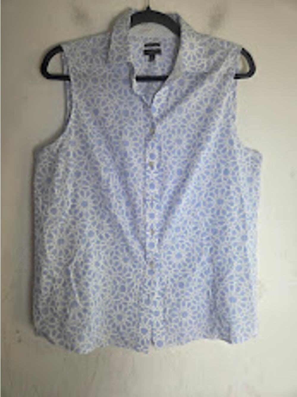 Talbots Blue White Floral Wrinkle Resistant Button Up Sleeveless Blouse sz 16P